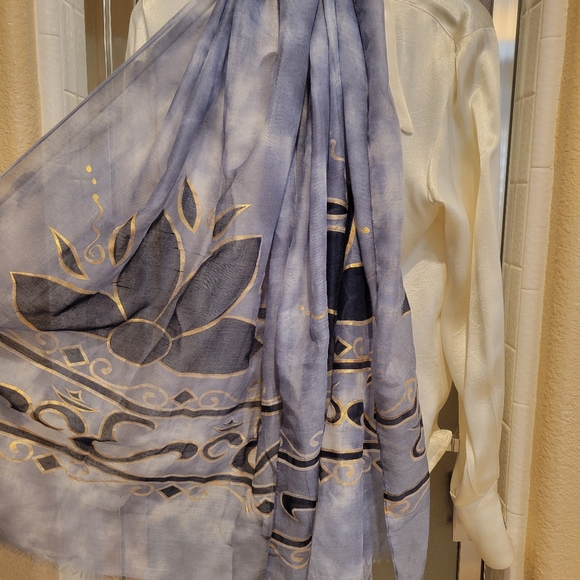 NWT Women's Long Wrap Scarf - Picture 7 of 7